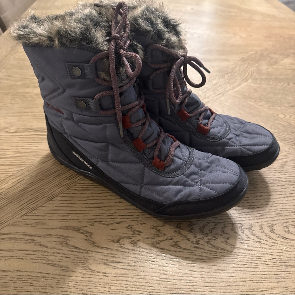 New Columbia Minx Shorty III Boots Winter Quilted Green Fur lined  Sz US 10.5